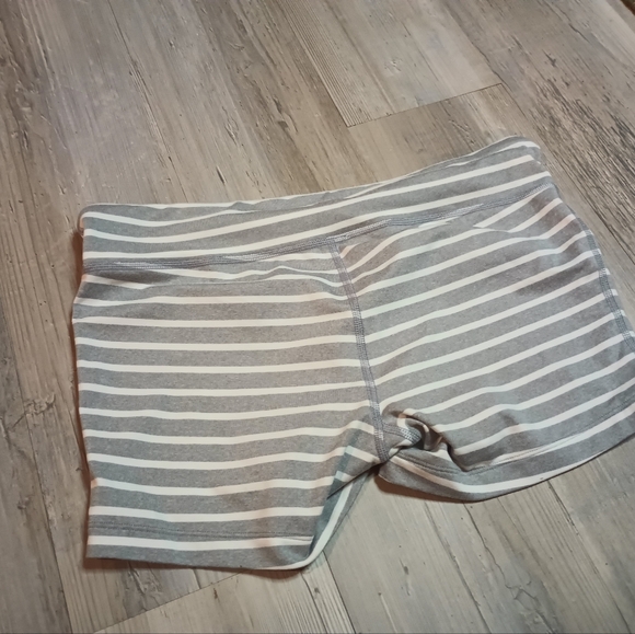 Under Armour Shorts - Picture 4 of 4